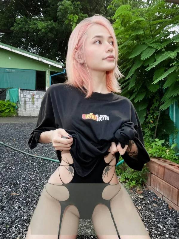 น้องไข่ดาว ถ่ายภาพแฟชั่นกลางแจ้ง
